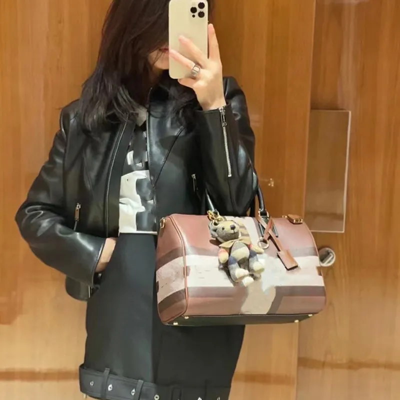 Luxury bags Tote Designer Birch brown checked bowling bag Shoulder bag 2 sizes Fashion men`s and women`s sports bag Internet celebrity crossbody bag