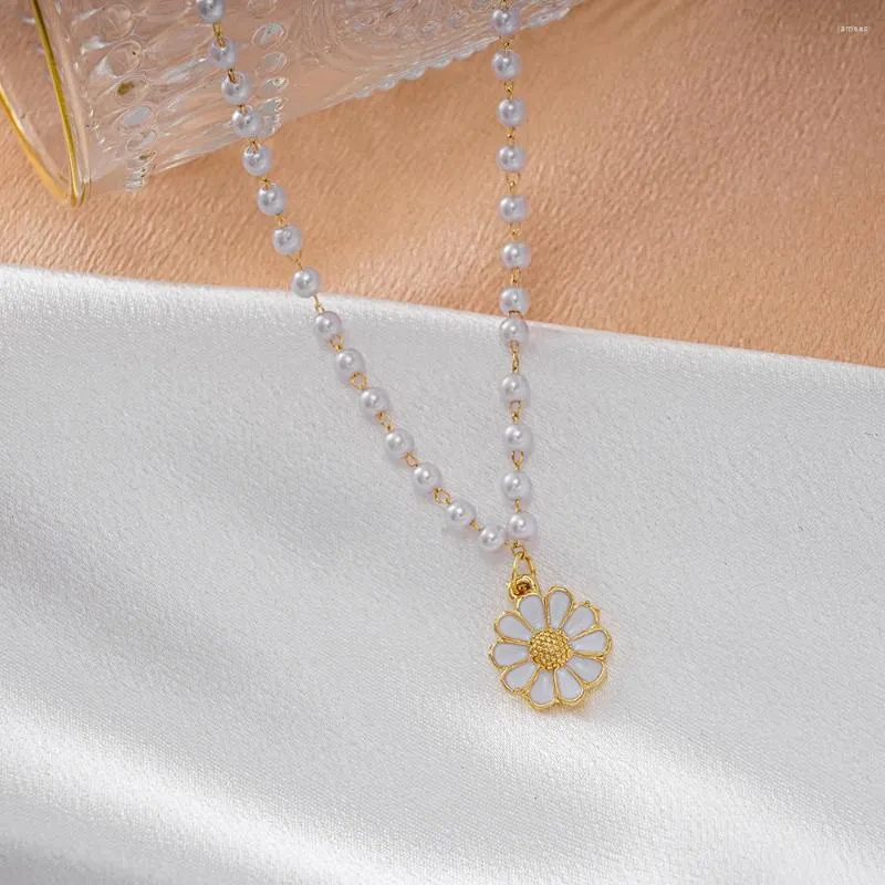 Anhänger Halsketten Klassische Barock Perle Gänseblümchen Blume Halskette Einfaches Design O-kette Vergoldet Frauen Elegante Hochzeit Schmuck Für