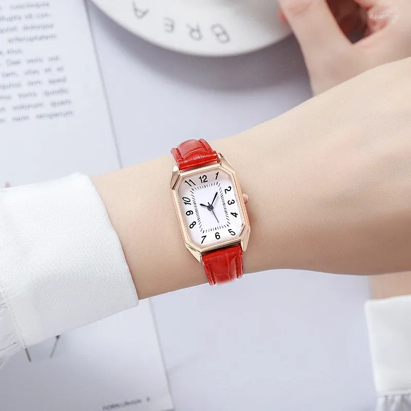 Armbandsur Sdotter 2023 Market -försäljning Douyin Digital Sweet Small Square Ladies Belt Watch 2