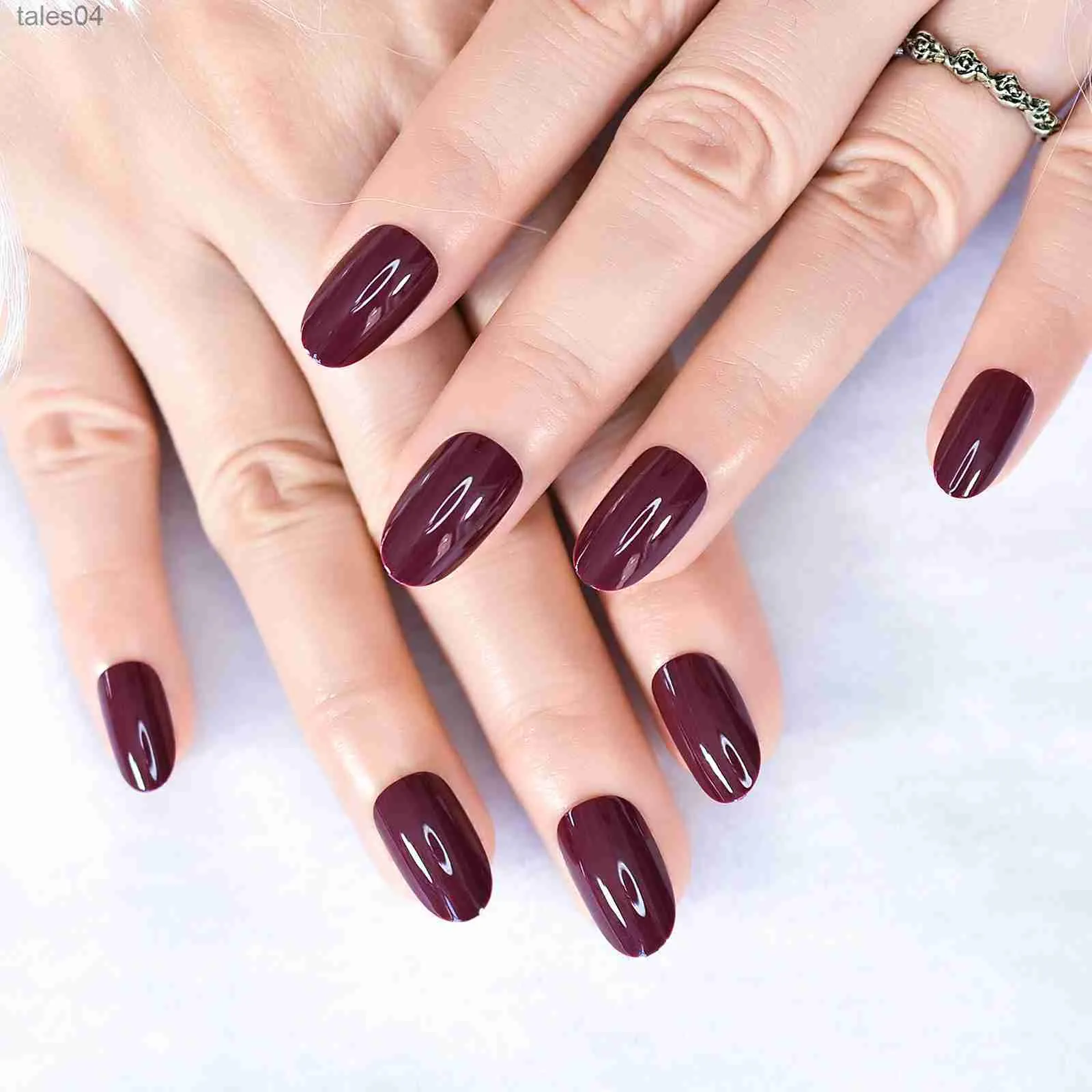 Maroon Glitter Ombre : Best Designer Press on Fake Artificial Nails in  India – The NailzStation
