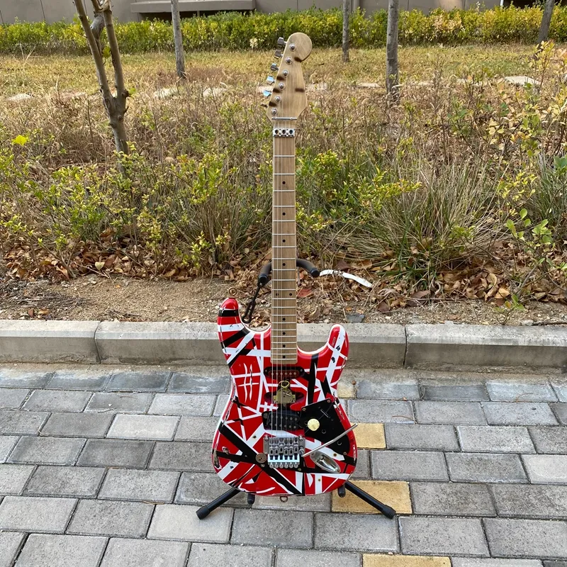 Guitare électrique Edward Eddie Van Halen Black White Stripe Red Heavy Relic Maple Neck, Floyd Rose Tremolo magnifique Frankenstein frankenstrat Tribute véritable réflecteur