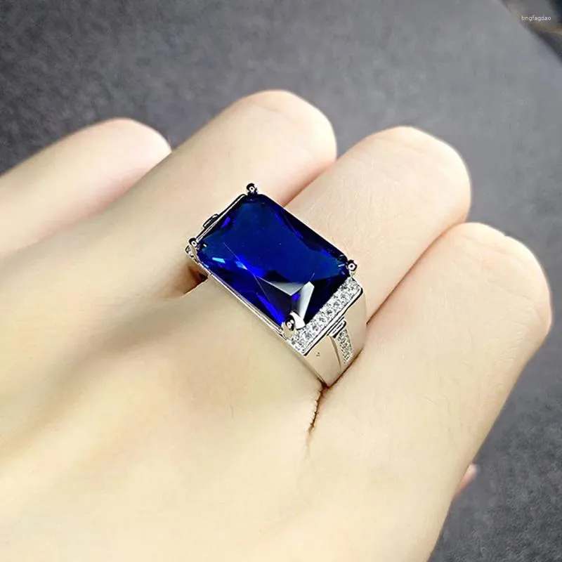Bagues de cluster Cool Blue Crystal Sapphire Gemstones Diamants pour hommes Femmes 18k Or Blanc Rempli Bijoux Bandes De Mariage Accessoire De Doigt