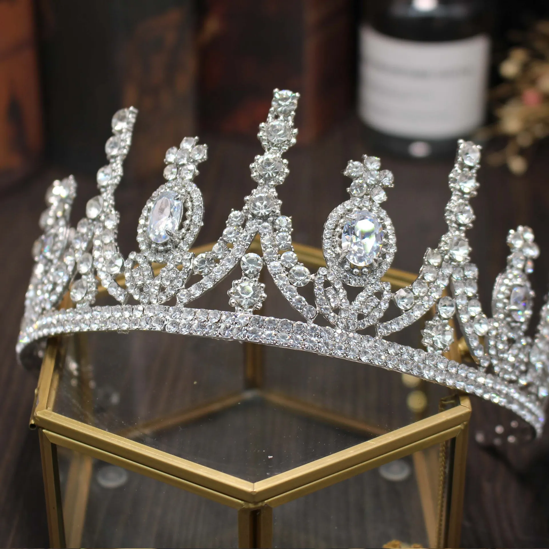 Bling Che Tiaras Crowns Wedding Hair Jewelry Crystal Wholesale Fashion Girls Evening Prom Party Dresses Accessories Headpieces