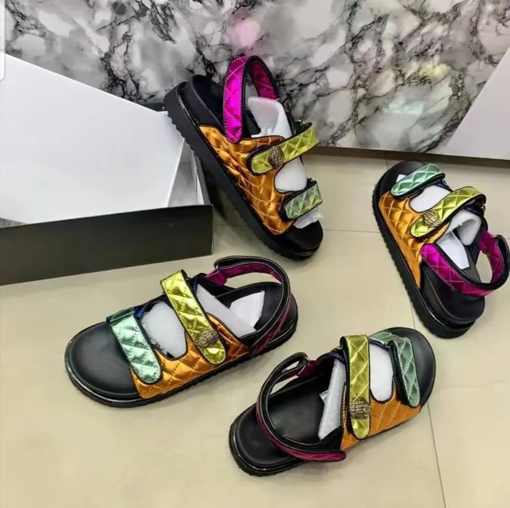 Kurt Geiger Sandalen Plateauschuhe Damen Nähte Luxus Regenbogen Sommer Flache Strandsandale Designer Slides Flache Schuhe Adlerkopf Diamant Klettverschluss Herren