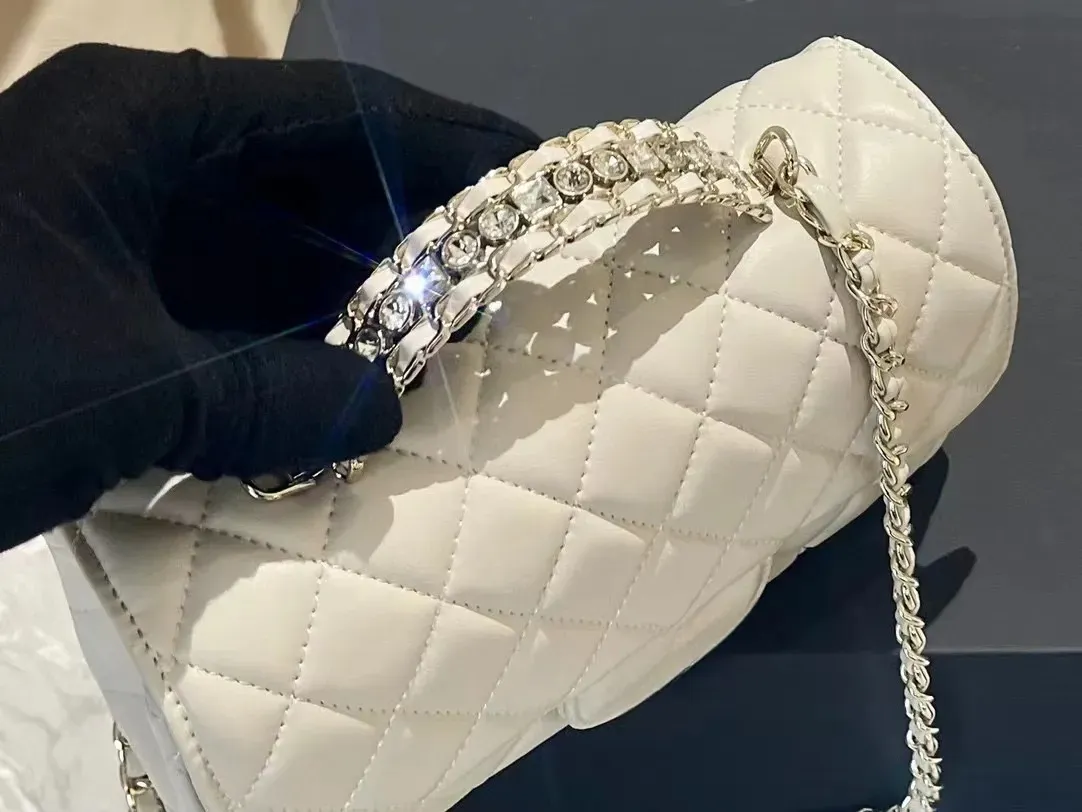 ★ ★ Here Ivory Micro Mono Chain EW Flap Bag DH3 M FLAP BAG – Lancel