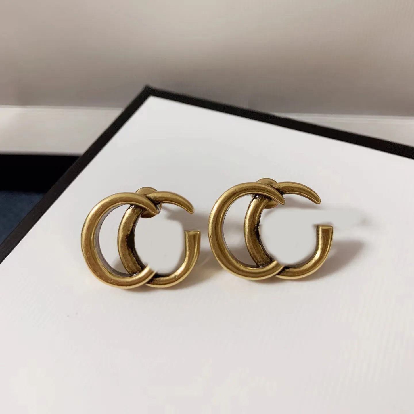 Har frimärken klassisk stil bokstav studörhängen aretes utsökta vintage örhänge designer för kvinnors bröllopsfester födelsedagspresent smycken