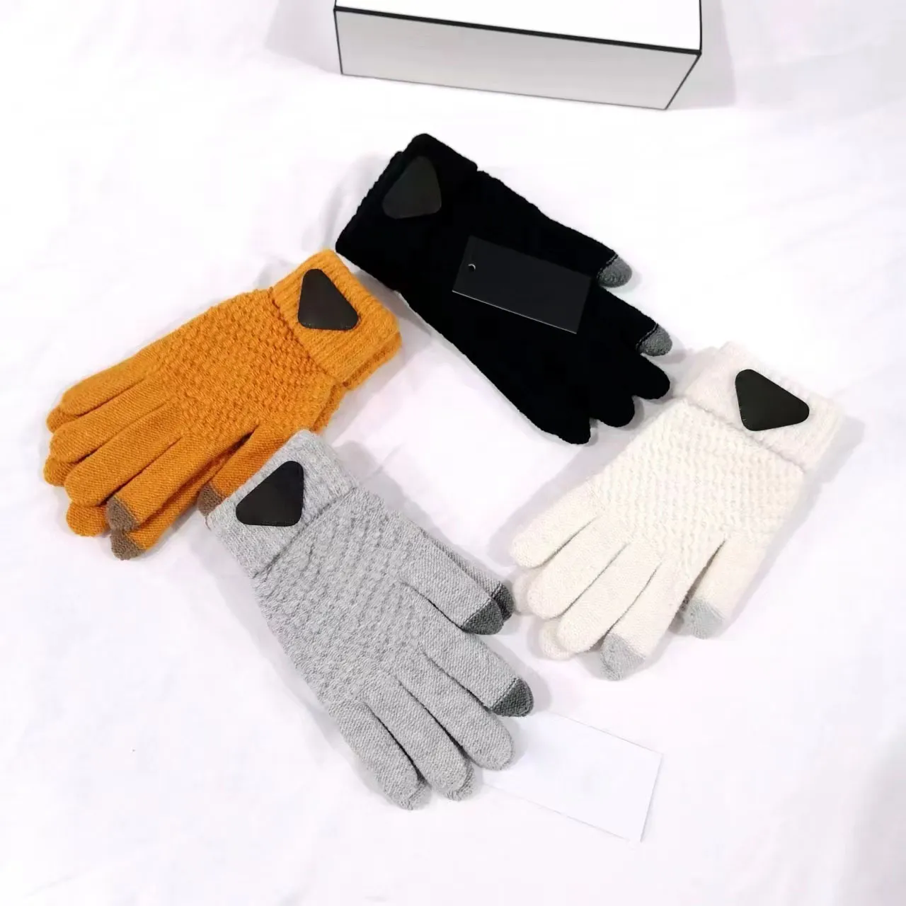 ユニセックスグローブデザイナーグローブ5本の指暖かい冬用手袋固い色の秋と冬のフリースアウトドアウールグローブ4色