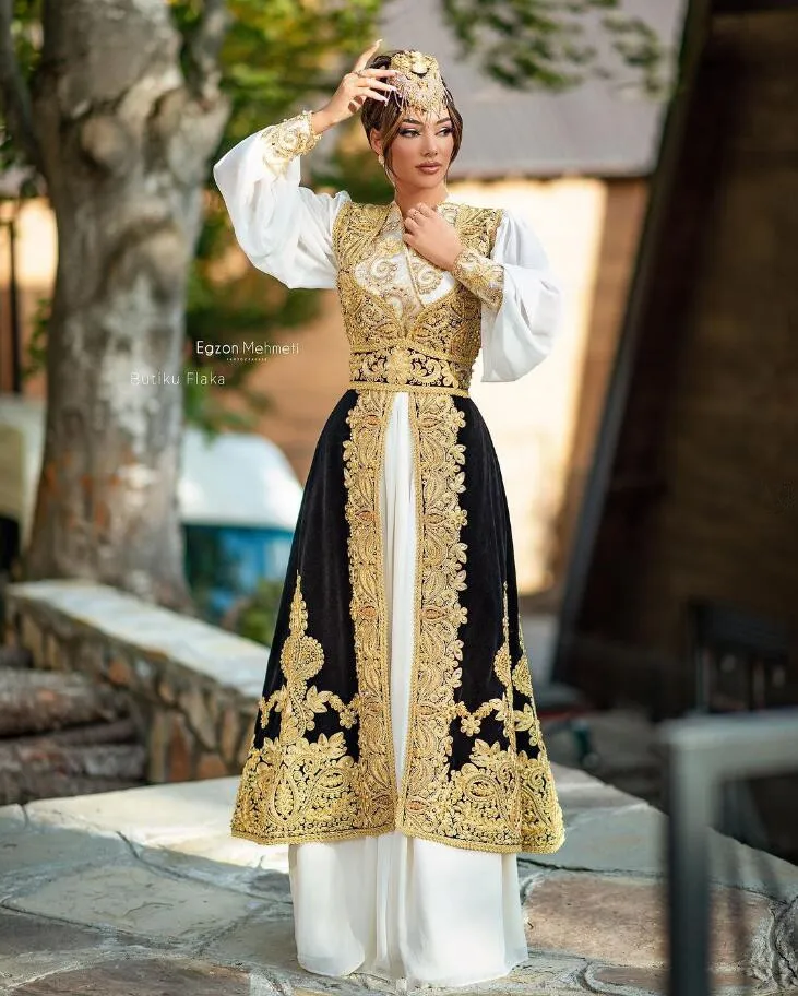 Robes de bal Caftan arabe blanc noir avec veste en velours appliques de dentelle dorée Karakou algérien robe de réception de soirée pour les femmes