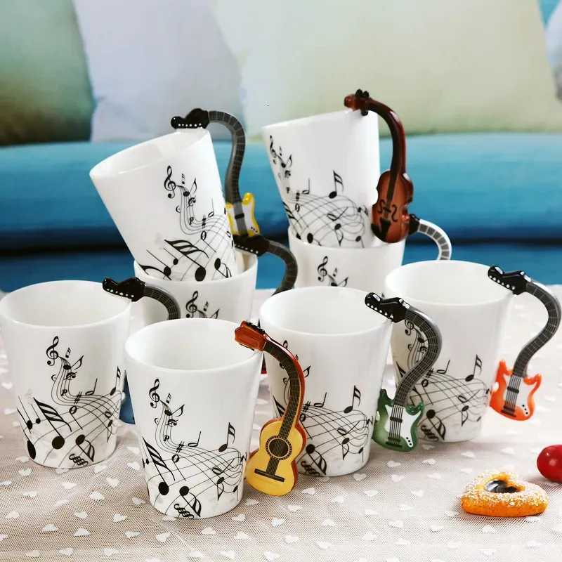 Canecas 240ml Música Criativa Cerâmica Caneca Guitarra Violino Estilo Bonito Café Chá Leite Stave e Copos com Alça Novidade Presentes 231115