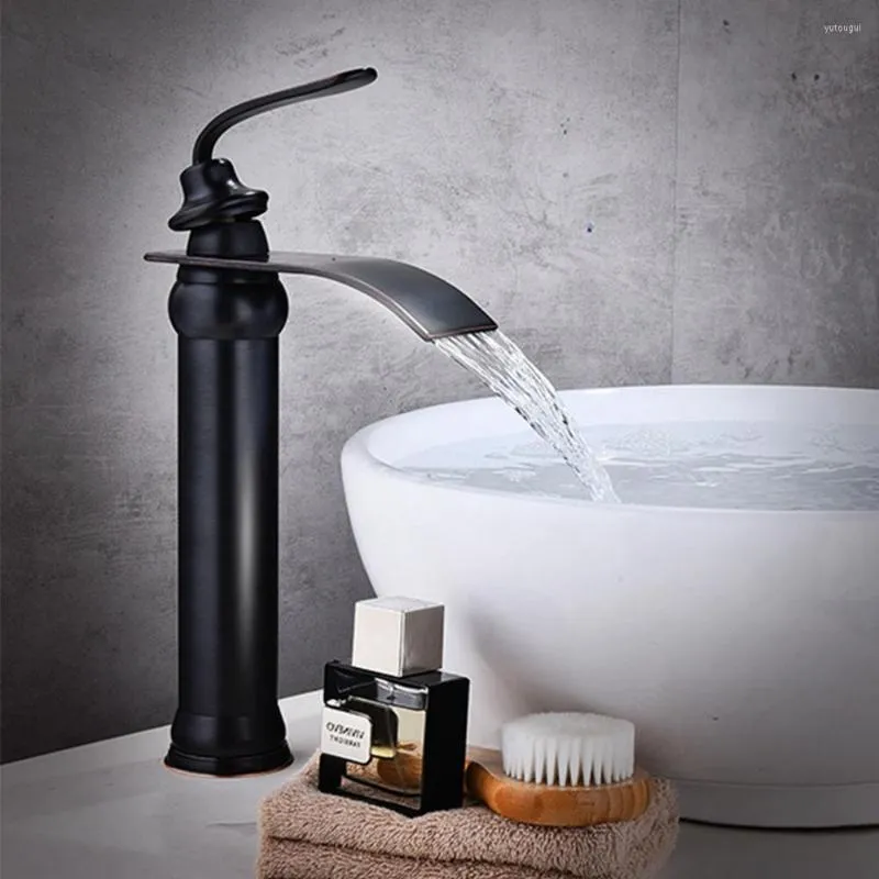 Rubinetti della cucina Rubinetto del bagno antico nero e lavabo con acqua fredda Lavabo superiore tutto in rame monoforo