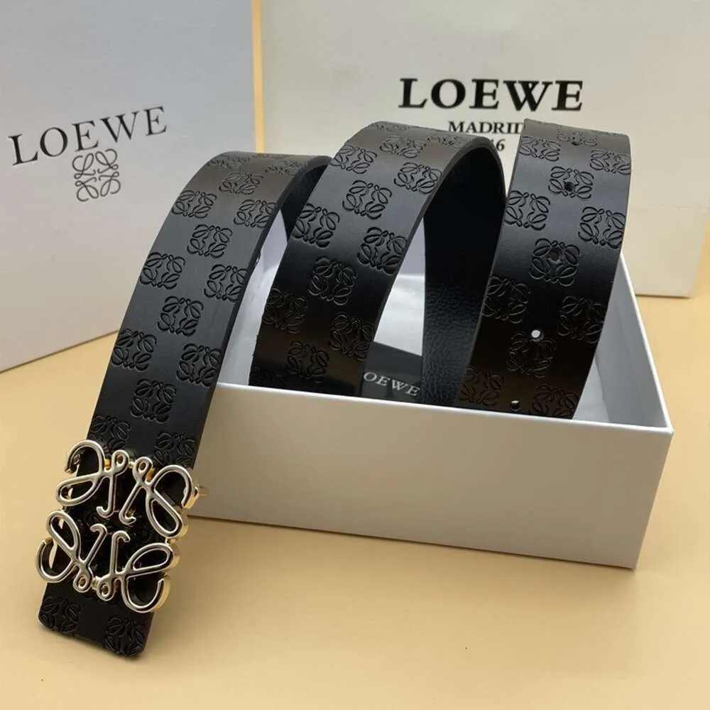 Boucle masculine haut de gamme avec perforations Yiwei, ceinture de mode coréenne décontractée et polyvalente pour jeunes, conçue spécifiquement pour