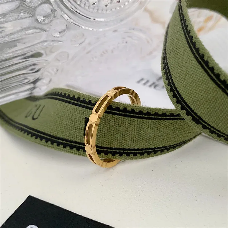 Anello solitario Nuovo design Anello a catena in acciaio inossidabile Moda donna Gioielli coreani Insolito anello per festa nuziale Accessori per dito impermeabili 231115