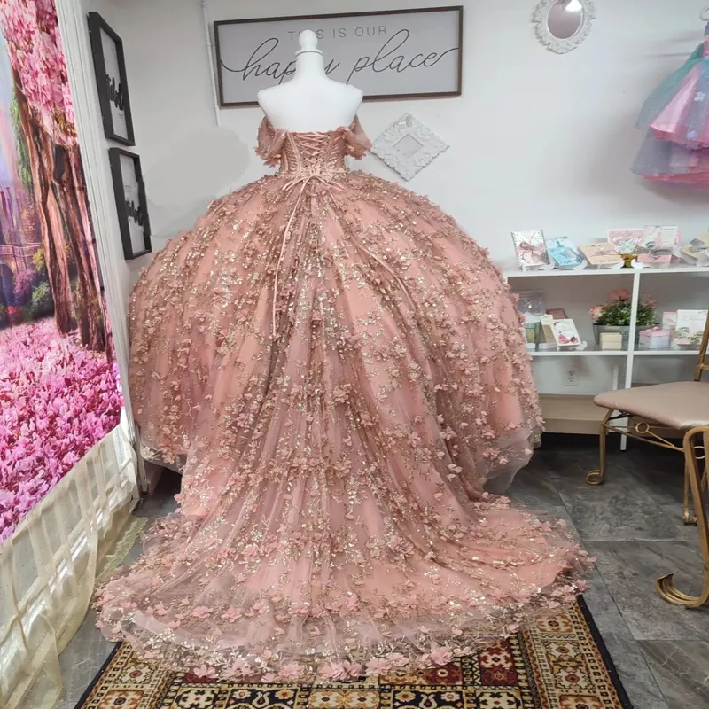 Abiti Quinceanera rosa lucidi con spalle scoperte per adolescenti Abiti da 15 Anos Abito da ballo Quinceanera Tulle Applicazioni 3D Perline Abito dolce 16