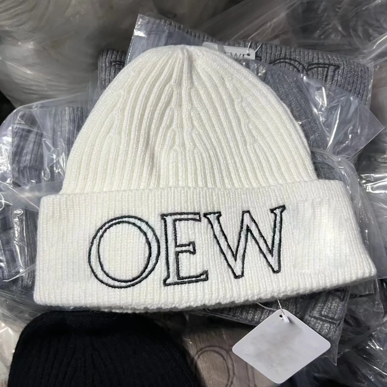 ニットキャップ・ビーニー Loewe LOEWE WOOL BEANIE LOEWE Embroidered wool beanie | NET-A-PORTER