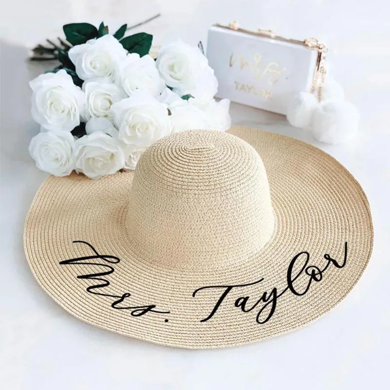 Chapeaux à large bord Nom personnalisé Chapeau de demoiselle d'honneur de mariage Paille Sun Beach Floppy Poule Cadeaux de fête de mariée personnalisés Lune de miel