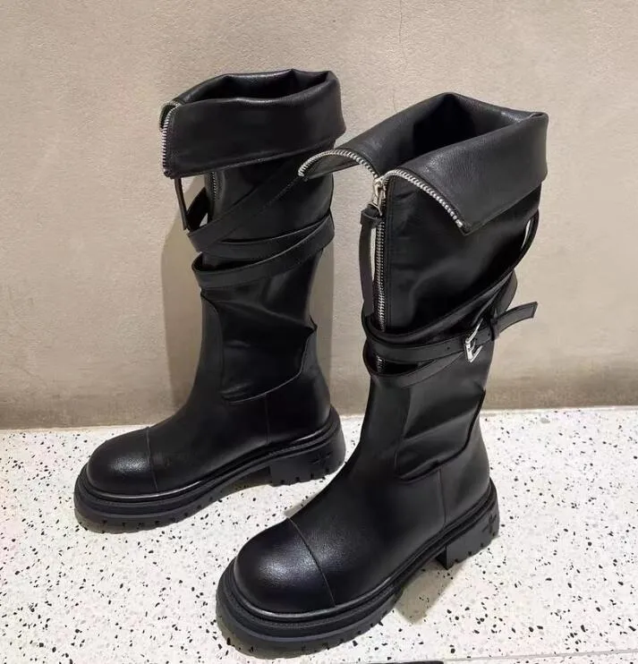 2023 Boots Designer Underknee Women's Martin Boots Belt Buckle Scale Sole Motoricle Rider Boots Boots High Sleeve Boots