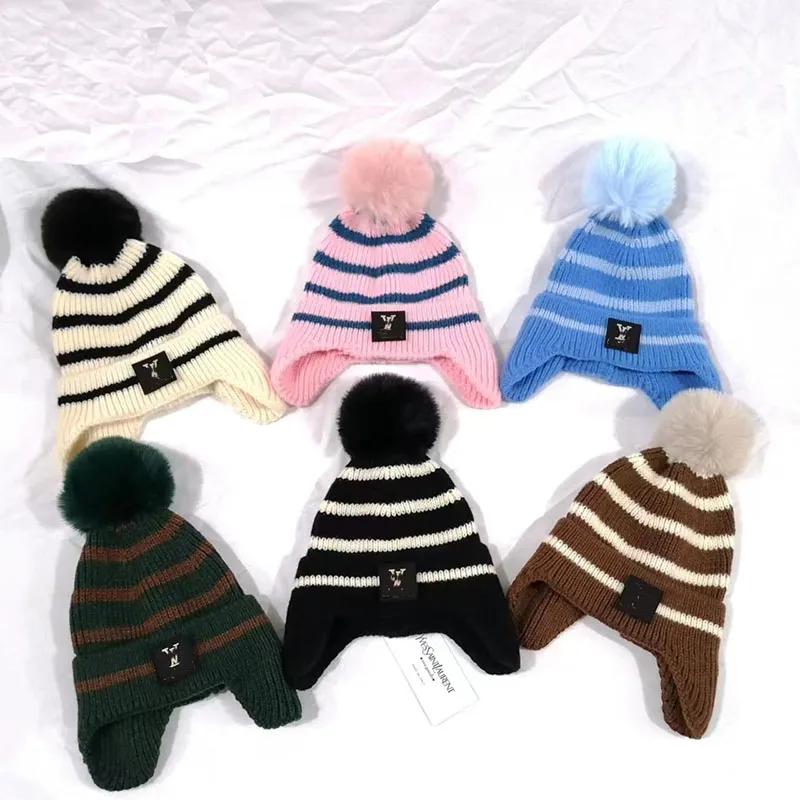 con cappello di protezione per le orecchie Protezione per le orecchie lavorata a maglia con cappuccio Simpatico cappello con teschio per bambini Cappello caldo per bambini invernale