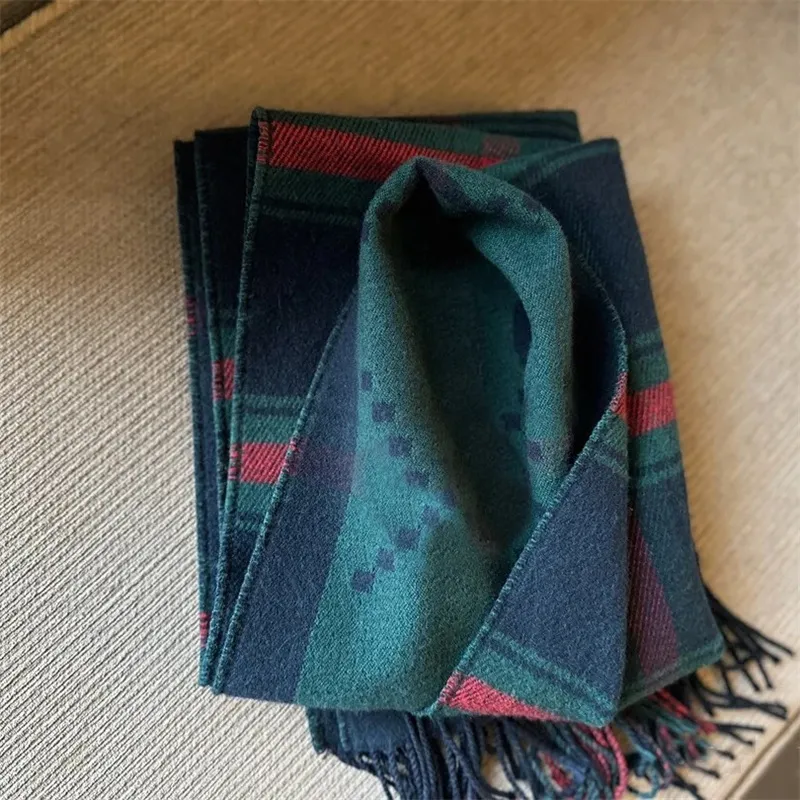 Klassiska kvinnor Sacrf Luxury Designer Double Letter Cashmere Winter Scarves PLAID Mönster grönt sjal Tasselkant Kvinna Långtyplängd 190 cm