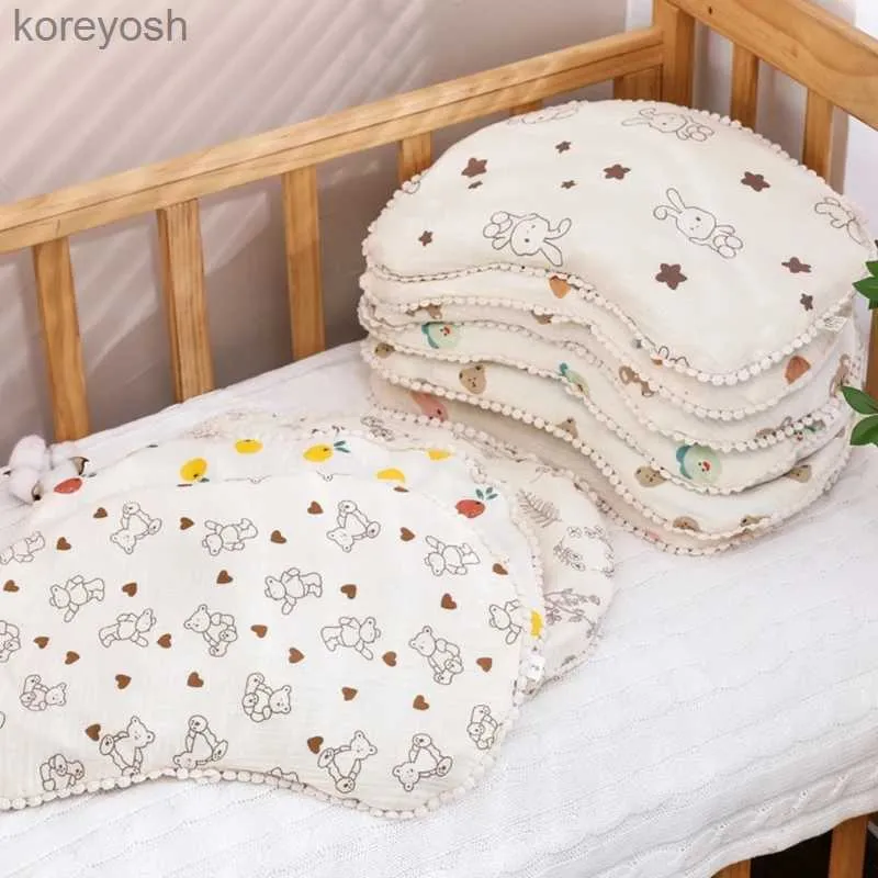 Pillows Comfortable and Cooling Infant Pillow Double Layer Gauzes Buckwheat Filling Pillow Breathable Moon-shaped Baby PillowL231116