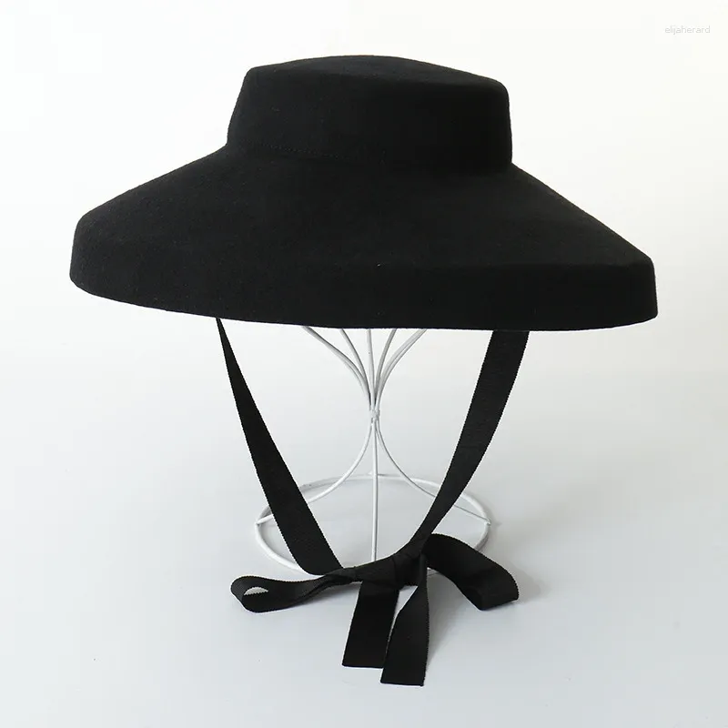 Berets King Wheat Stage Show Party wykonuj Wool Big Brim Black Women Fel Felt Cap Winter Bandage Lady Fashion Formal Top Hat