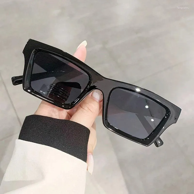 Okulary przeciwsłoneczne moda plastikowa ramka kobiety klasyczne proste okulary słoneczne kwadratowe czarne odcienie plażowe słoneczne gogle Uv400