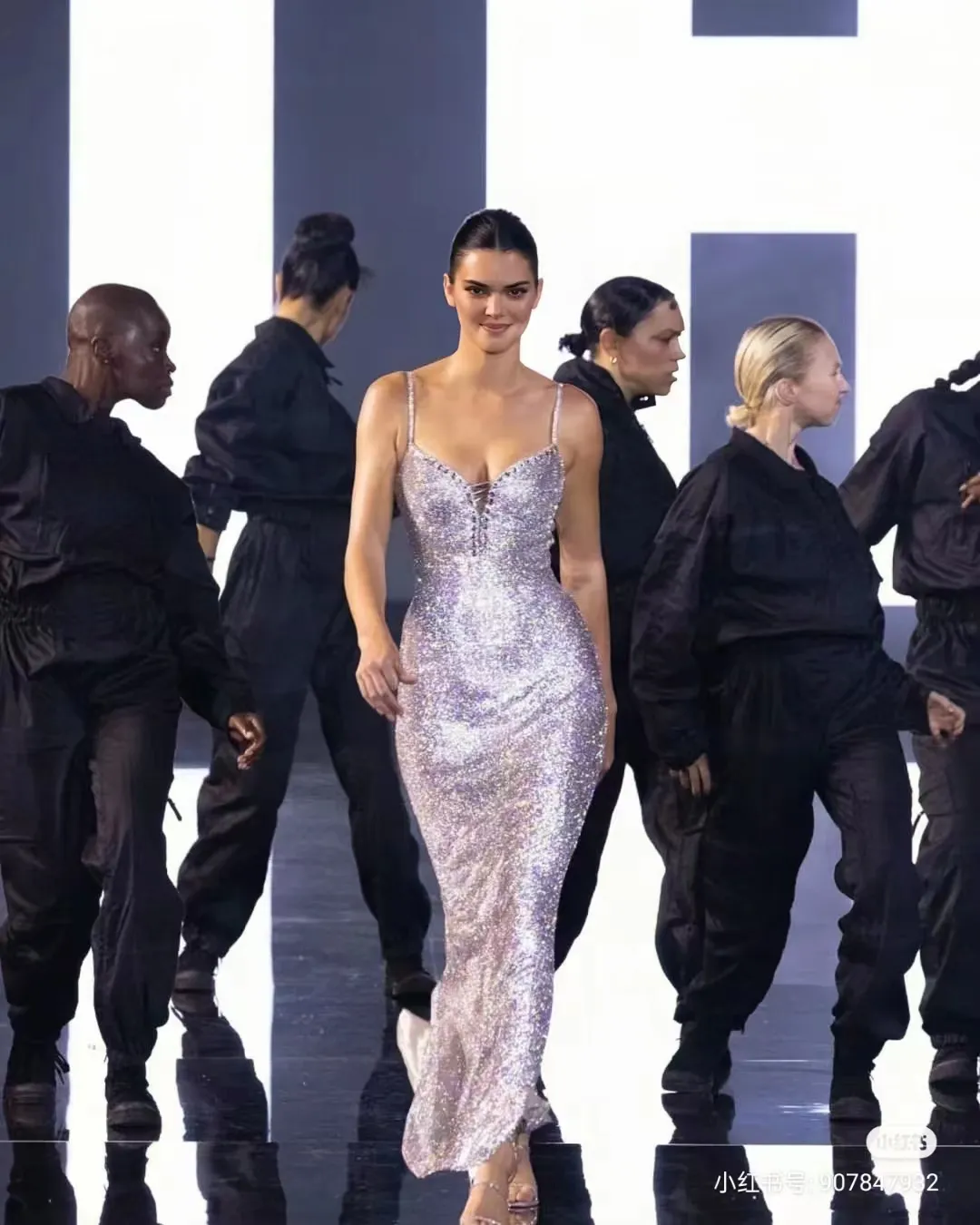 Vestido feminino Yousef aljasmi Noite Kendal jenner kimkardashian Macacão bainha querida Vestido longo schiaparelli Haute Couture por danielroseberry