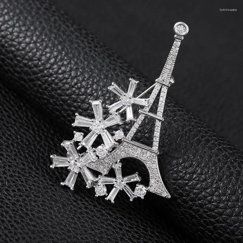 Broches Paris Eiffel Tower Pins for Women Crystal Flower Broche Party Dress Sacer Charm Craft Jewelry Collar Broche Pin Presente