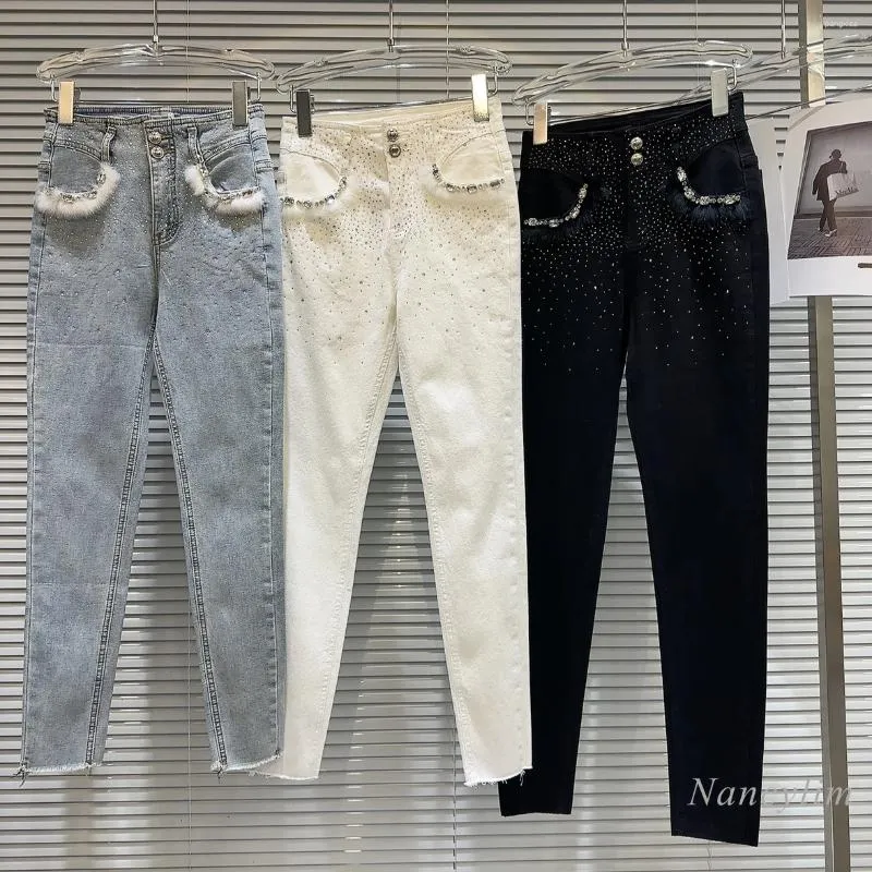 Jeans pour femmes 2023 Hiver Skinny Femmes Blanc Niche Socialite Furry Poche Strass Slim Fit Plus Velours Pantalon Crayon Chaud