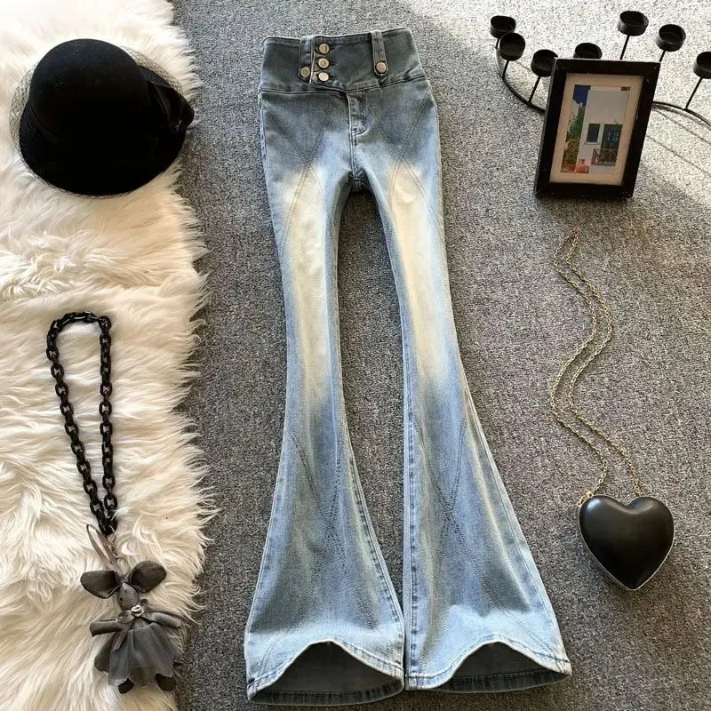 Jeans voor heren Mode blauw Persoonlijkheidsknop Micro uitlopende jeans Vintage streetwear gewassen slim fit Sexy Babes Rechte pijpen Casual broek 231116