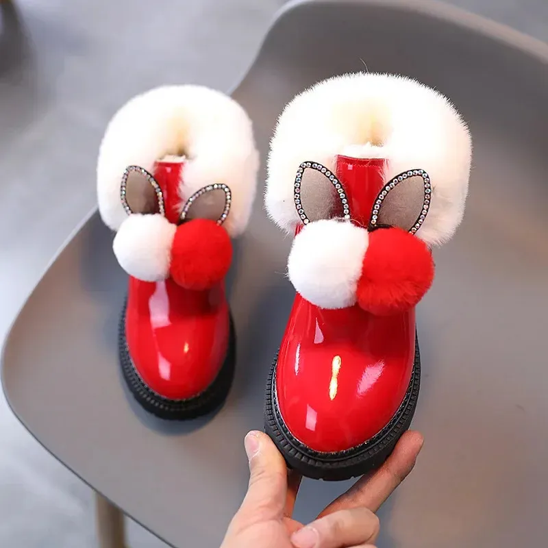 Boots Winter 2024 Baby Plush Short Warm Cotton Shoes Childrens Söt kanin Anti Slip Snow Girls Christmas Party 231115