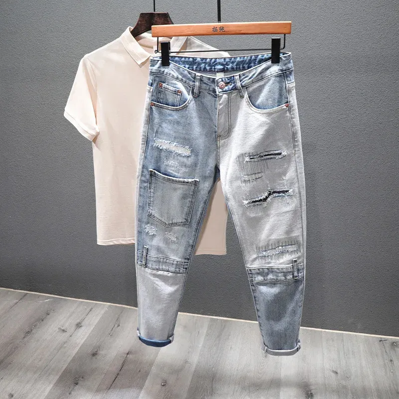 Mäns jeans streetwear designer män rippade jeans personlighet lapptäcke ficka koreanska rippade hål sömmar denim byxor manliga hiphop 231116