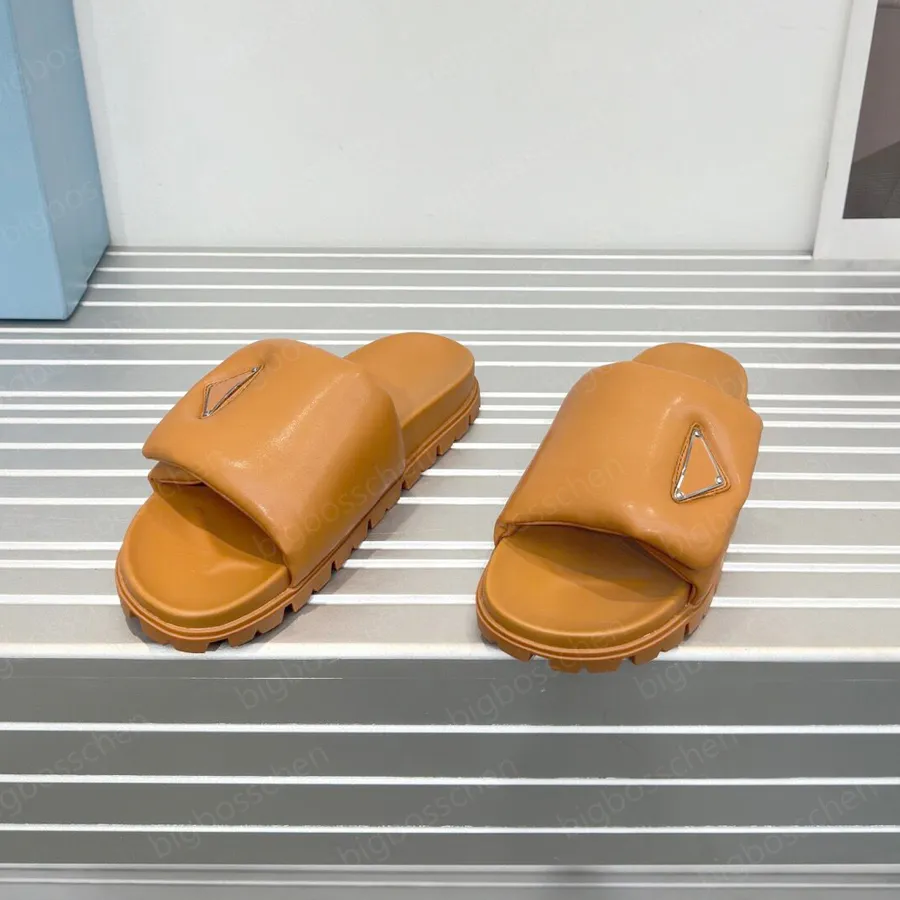 Tasarımcı plaj ayakkabıları kadın yastıklı napa deri terlik yaz lüks açık platform deri sandalet logo kauçuk düz dip sandalet 35-41