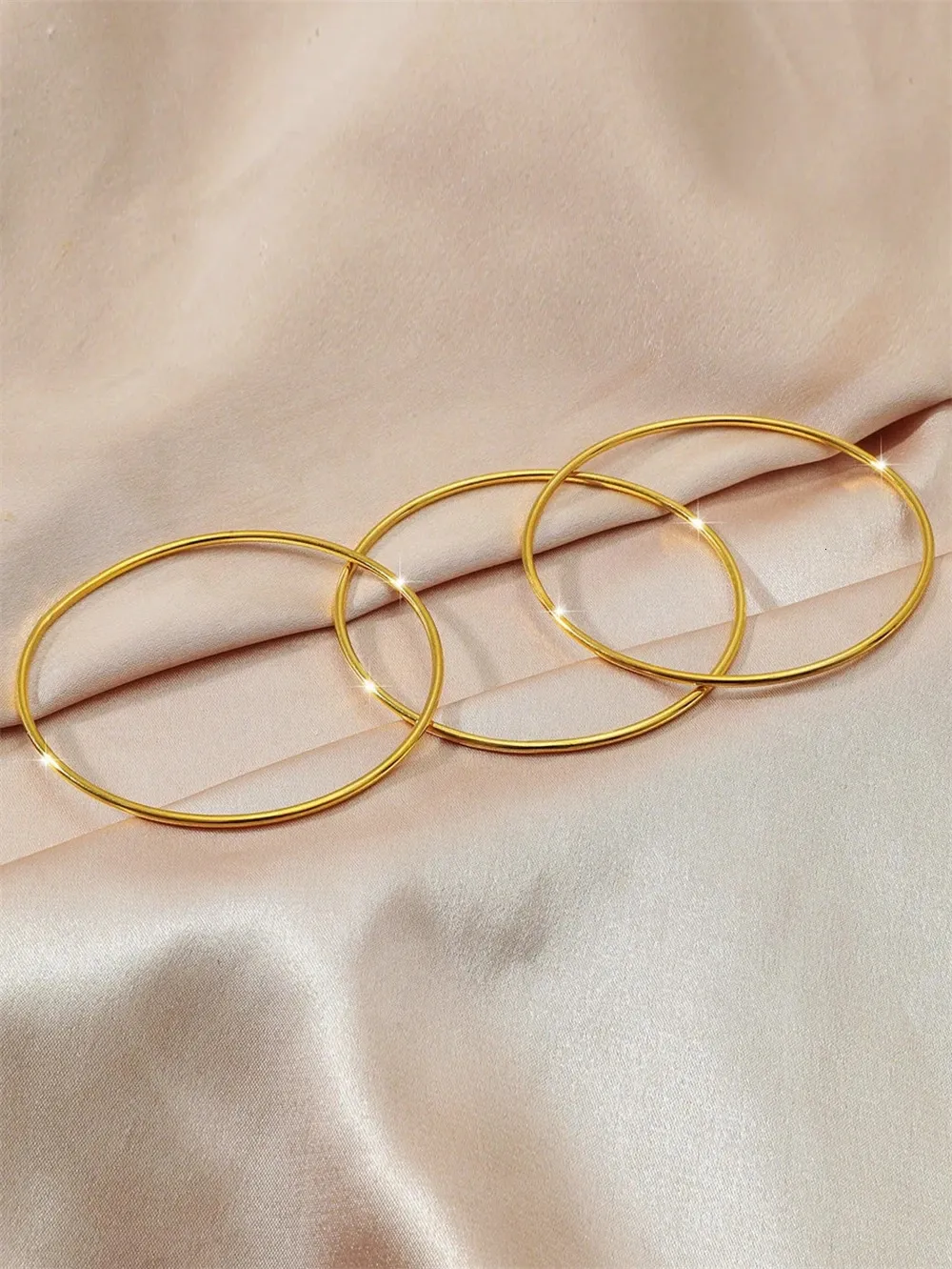 Bangle 3 piecesbatch Golden Womens Cuff Smooth Round and Bracelets 6262mm Fashion Jewelry Accessories Wholesale 231116_voghion.com