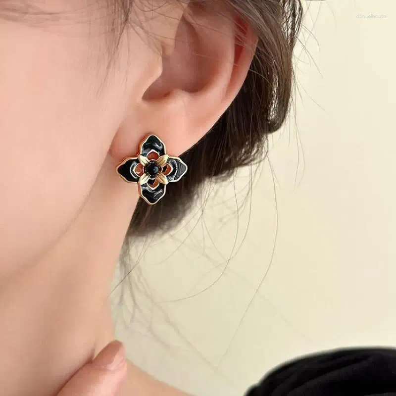 Boucles d'oreilles à clous pour femmes, tempérament rétro français, doux temps, fleur noire, mode, bijoux élégants en métal, cadeaux