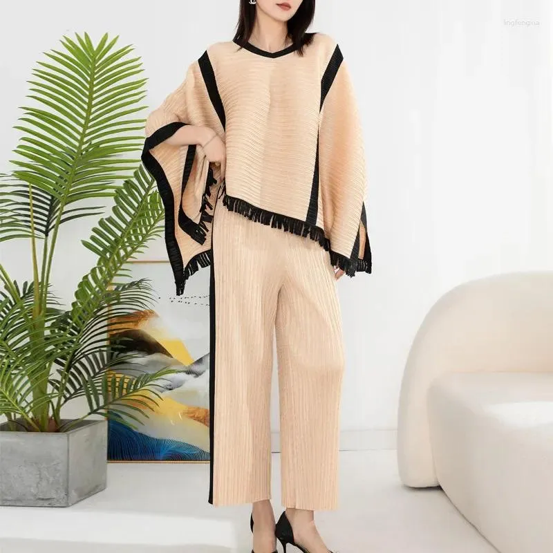 Dwuczęściowe spodnie damskie Pleted-End Fashion Suit2023Spring Miyake Bump Color Tassel Cloak Top High Tase Straight Nogi Zestaw dla kobiet