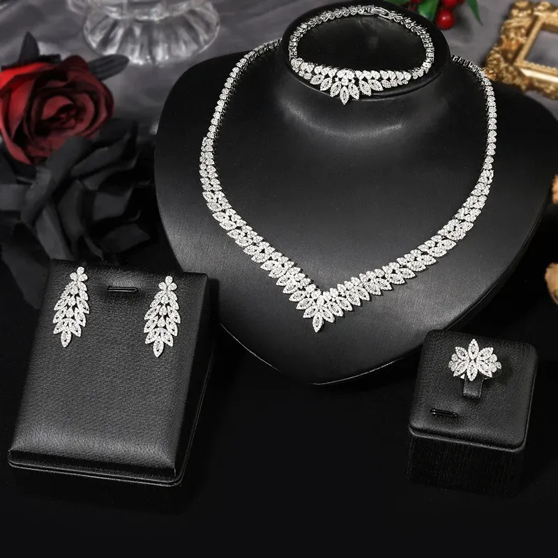 Set di gioielli da sposa Moda minimalista 4 pezzi Set da sposa con zirconi cubici Abito romantico da donna della Nigeria saudita 231116