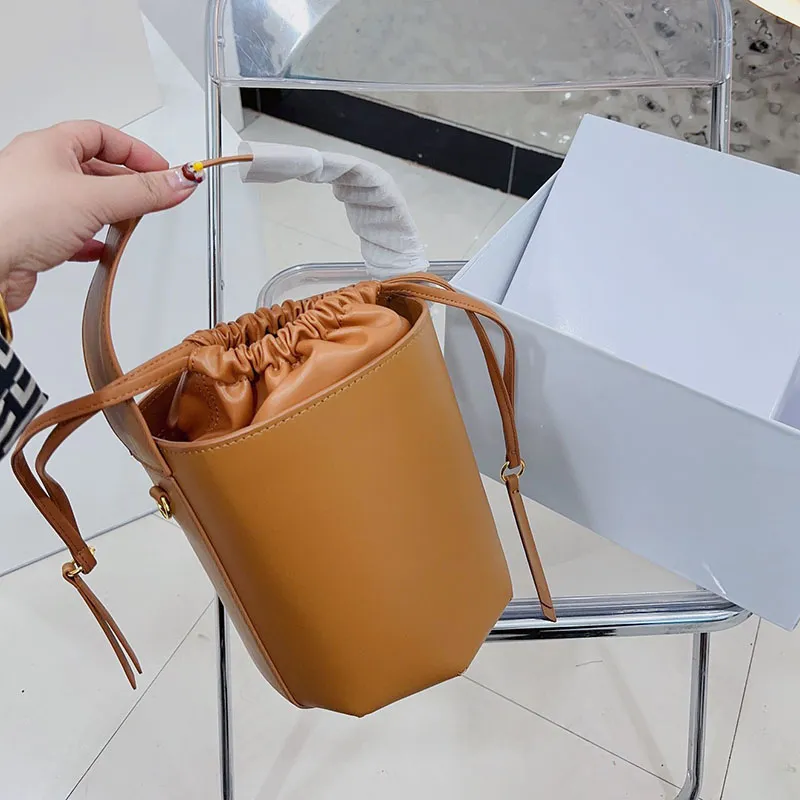 Grace Luxury Designer Shoulder Bag Handle Bucket Purses Letter Bucket Bags Leather Weekend Bag äkta Travel Crossbody Fashion Purse Plånbok Frakthandväska