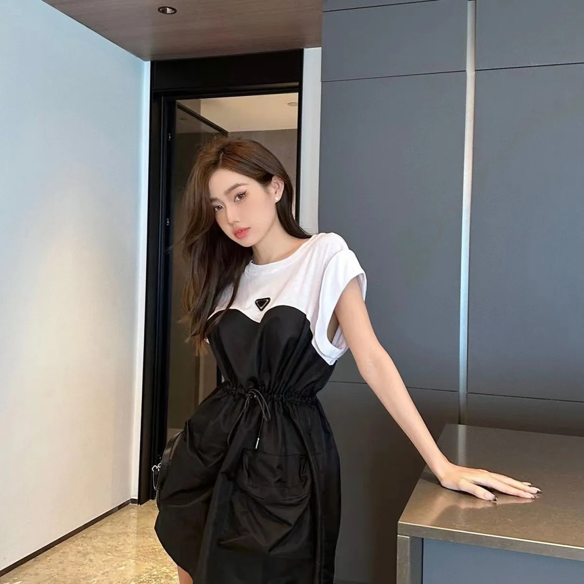 Colour contrast with black in dresses discount