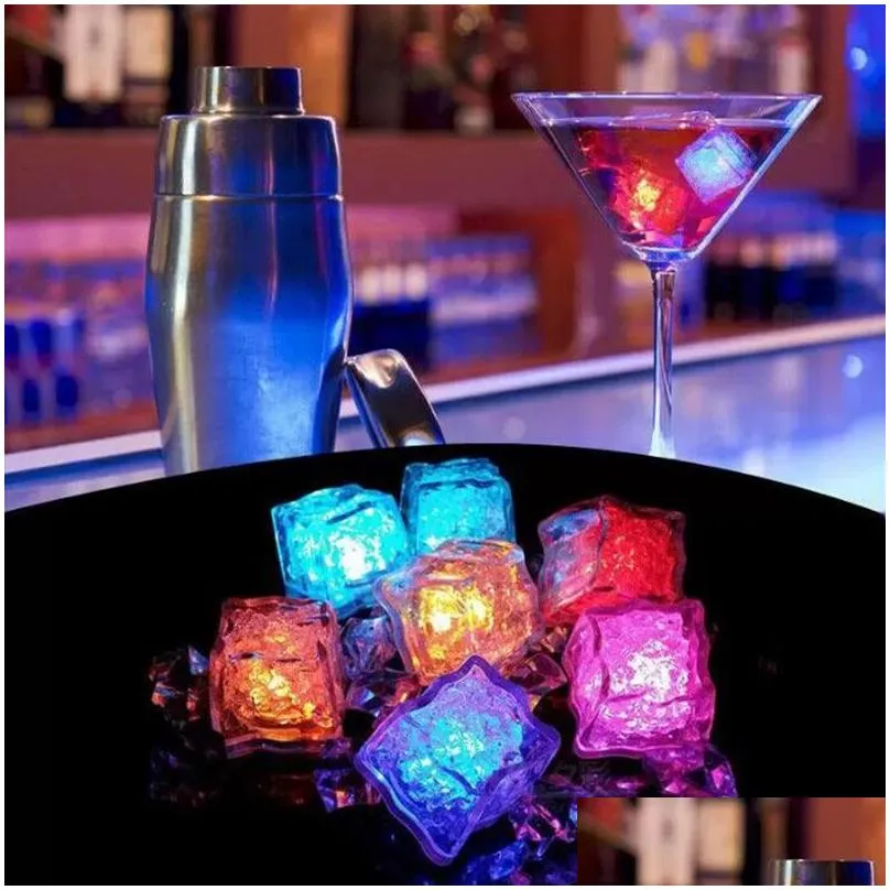 Outros produtos de bar Fábrica atacado luzes LED policromado flash festa brilhante cubos de gelo piscando piscando decoração light up bar clube qua dhvrw