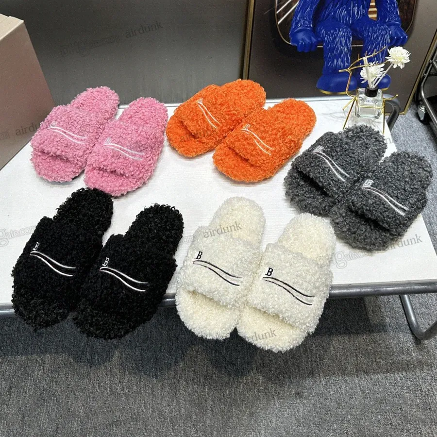 Pelzige Slide Slipper Sandale Fake Shearling Schwarz Weiß Stickereien Designer Damen Damen Winter Wolle Slides Pelz Flauschige Warme Bequeme Sohle Outdoor Schuhe