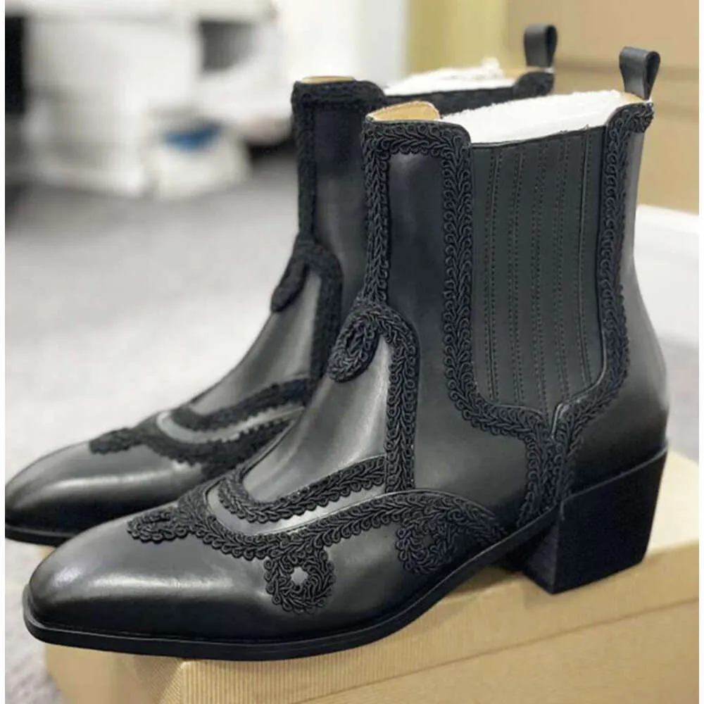 Luxury Men Dress Boots Designer Boot Black Leather Thick Heels Ankle Boot Pointed Toe Heels Booties Embroidery Style Party Shoes With Box NO487