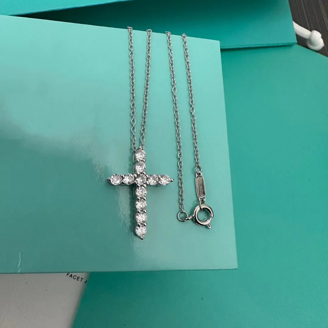 Tennis Necklace Chain Cross Necklaces for Men Women Moissanite Jewelry Retro Vintage X Diamond Pendant Rose Gold Necklace Party Birthday Christmas Gift Chinese s