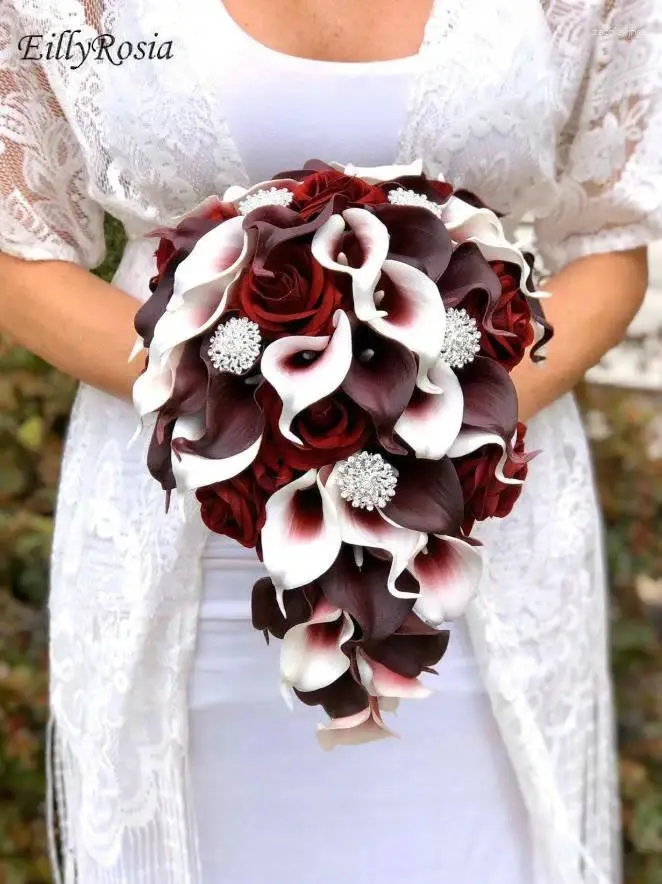 Fiori matrimonio EillyRosia Cascata Borgogna Buquet da sposa per la sposa Teardrop Calla Lilies Rose Elegante spilla Bouquet Fleur Artificielle