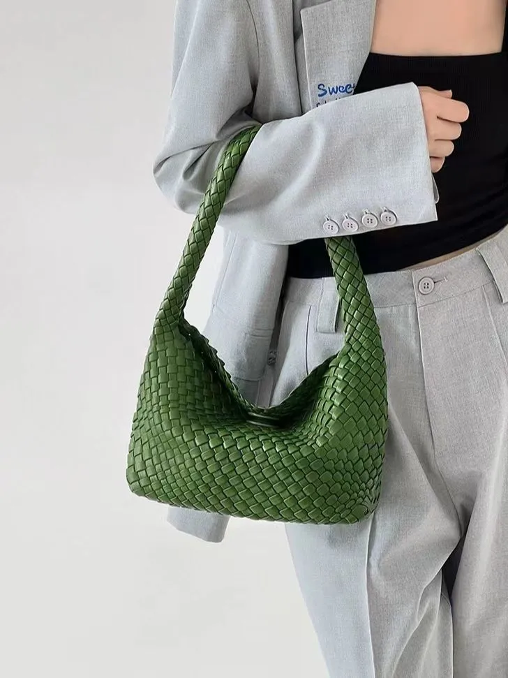 Ny ankomst 2023 Handvävd kvinnors modehandväska Designer Show Knitting Design Casual Tote Shoulder Bag Crossbody Väskor