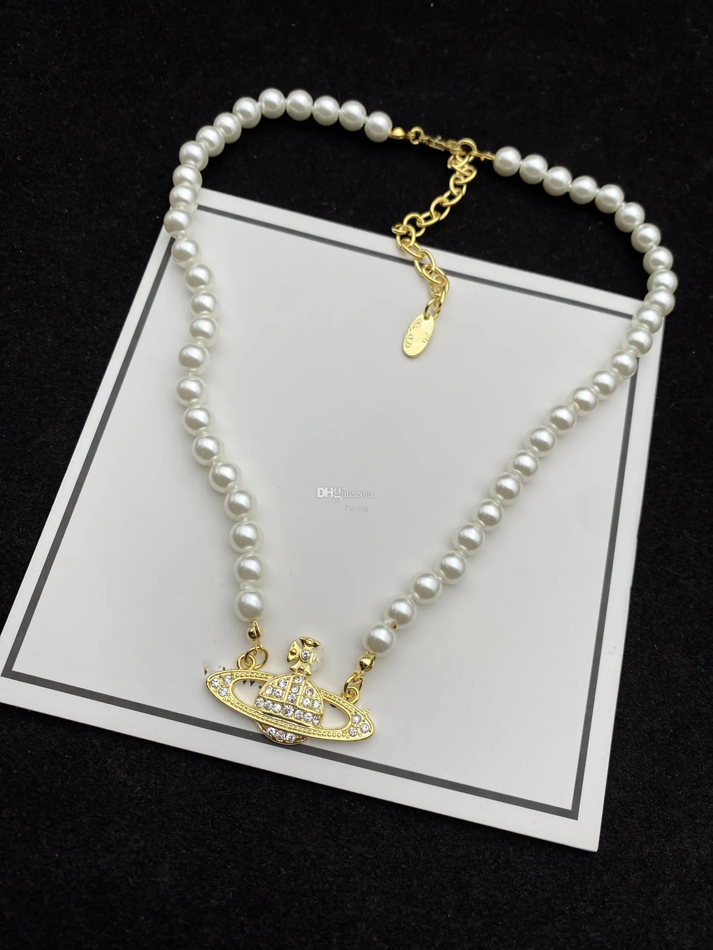 Stilista di moda Collane con ciondolo Marchio di lusso Gioielli da donna Girocolli Saturno Collana con catena in metallo perla pianeta cjeweler Trend per donna dfwert