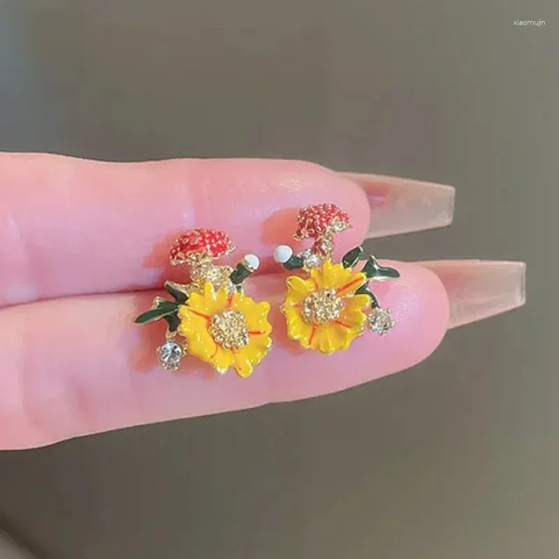 Stud Earrings Cute Yellow Daisy Flower For Women Fashion Romantic Girls Accessories Daily Wear Jewelry Birthday Anniversary Gift