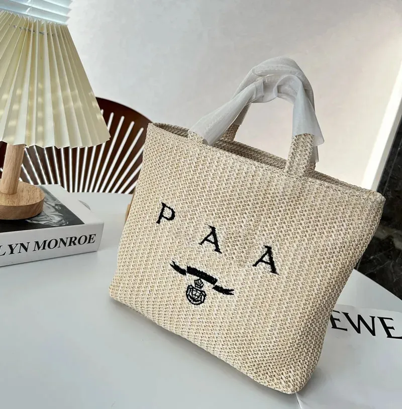 Cross Body Totes 2023 Summer Stripe Straw Bags Designer Bag Woman Crochet Tote Bag Luxury Handbag Summer Shopping Purse Totes Axel Handväskor Triangel