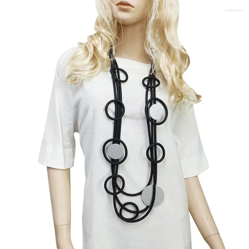 펜던트 목걸이 YDydbz DIY 디자이너 고딕 빅 라운드 알루미늄 시트 경기 목걸이 여자 검은 가죽 고무 로프 초커 트링킷