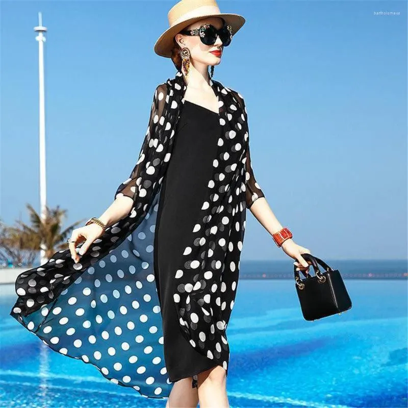 Kvinnors stickor 2023 Koreansk sommar elegant jacka Long Cardigan Coats Female Polka Dot Sunscreen Coat Chaqueta Mujer Women Beach Chiffon