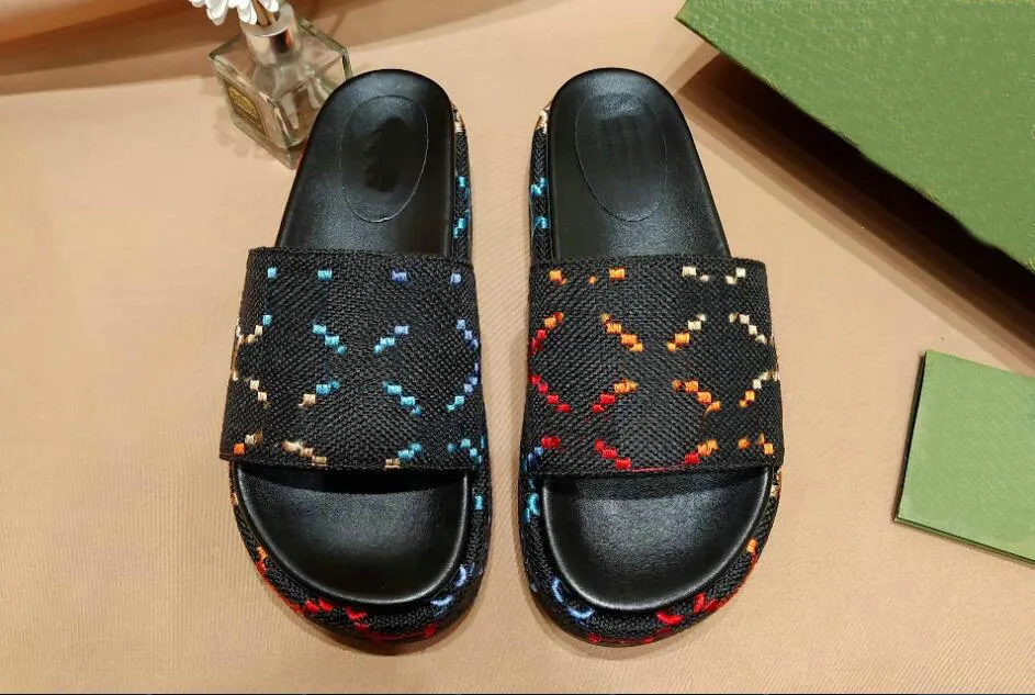 サンダル・ミュール EMBROIDERED LOGO SLIDES Moncler Mon Rubber Logo Flat Slide Sandals | Neiman Marcus